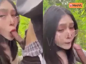 đi dã ngoại tiện đụ bồ ở trong rừng