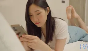 Xinh đẹp nhưng vẫn bị chồng vụng trộm, người vợ buồn tình cho anh giao hàng trả bài luôn